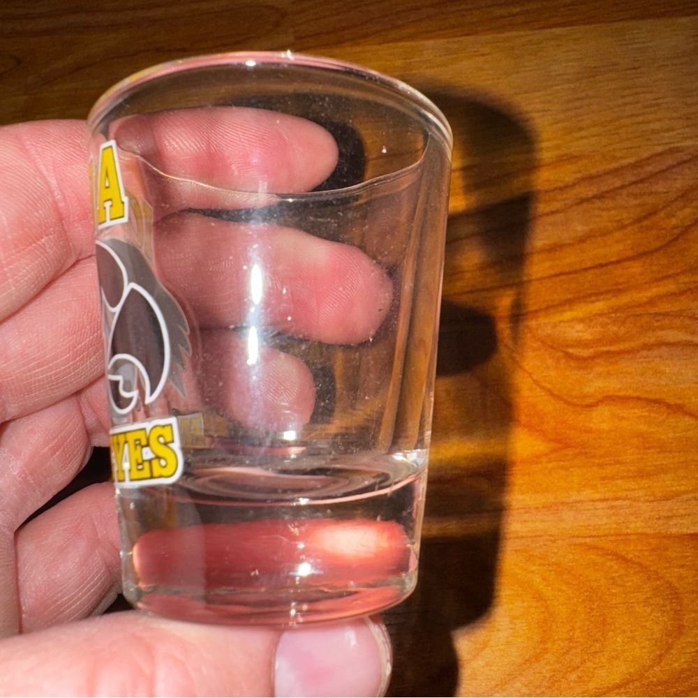 Vintage Iowa Hawkeyes 2 Ounce Round Shot Glass Graphic Print Barware Mancave - Picture 3 of 7